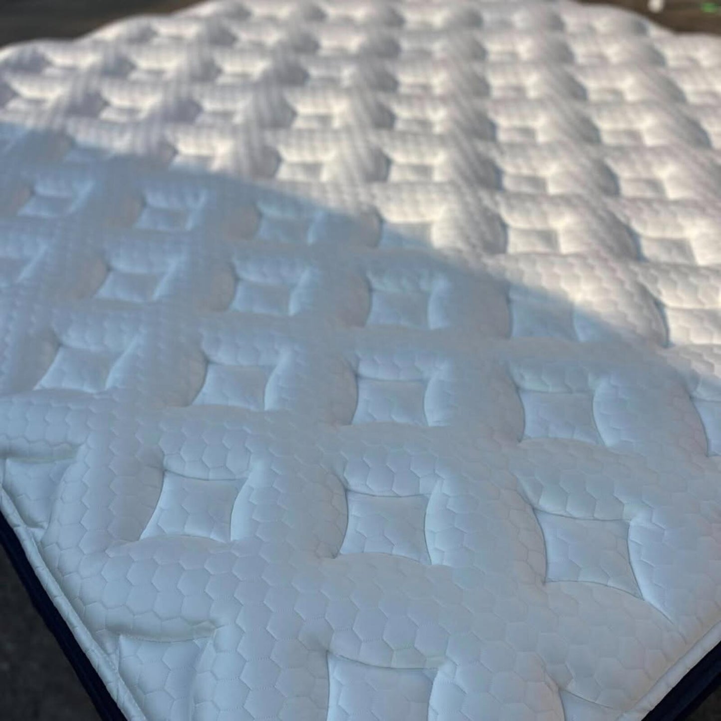 Brooklyn bedding Aurora Luxe Cooling, King, Perfect Condition