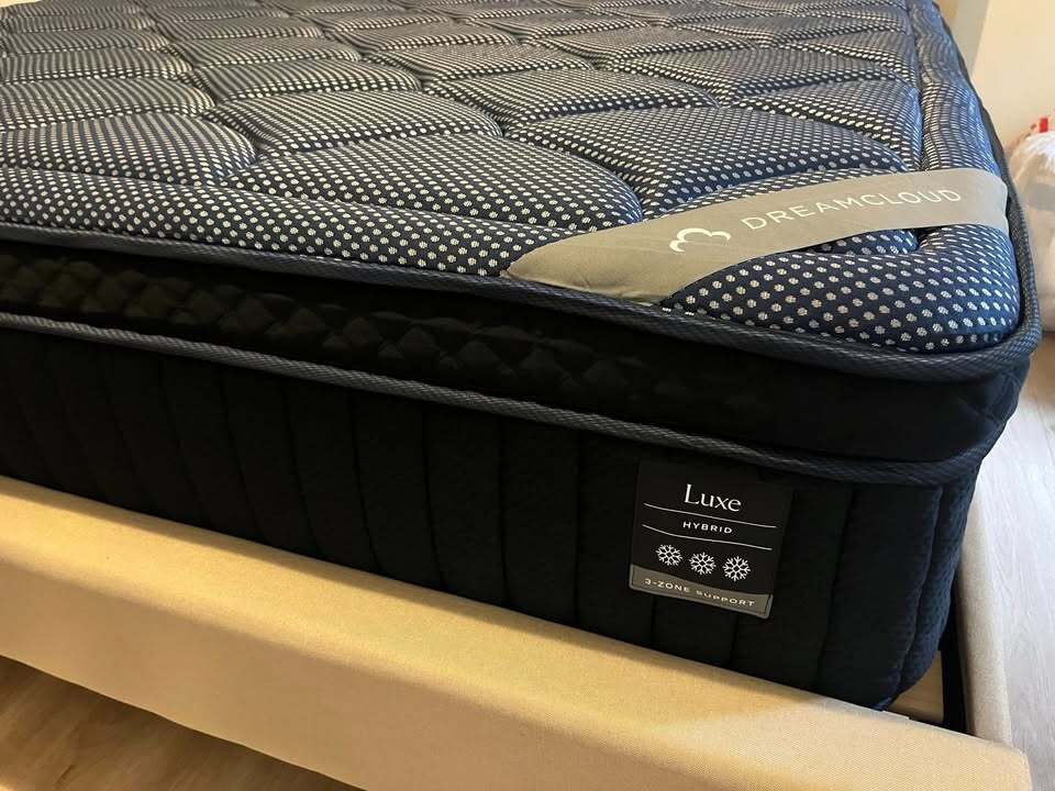 DreamCloud Luxe Hybrid Mattress, King, Perfect Condition