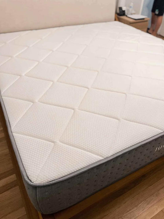Lull Luxe Premium Hybrid Mattress, Full, Like New, Perfect Condition