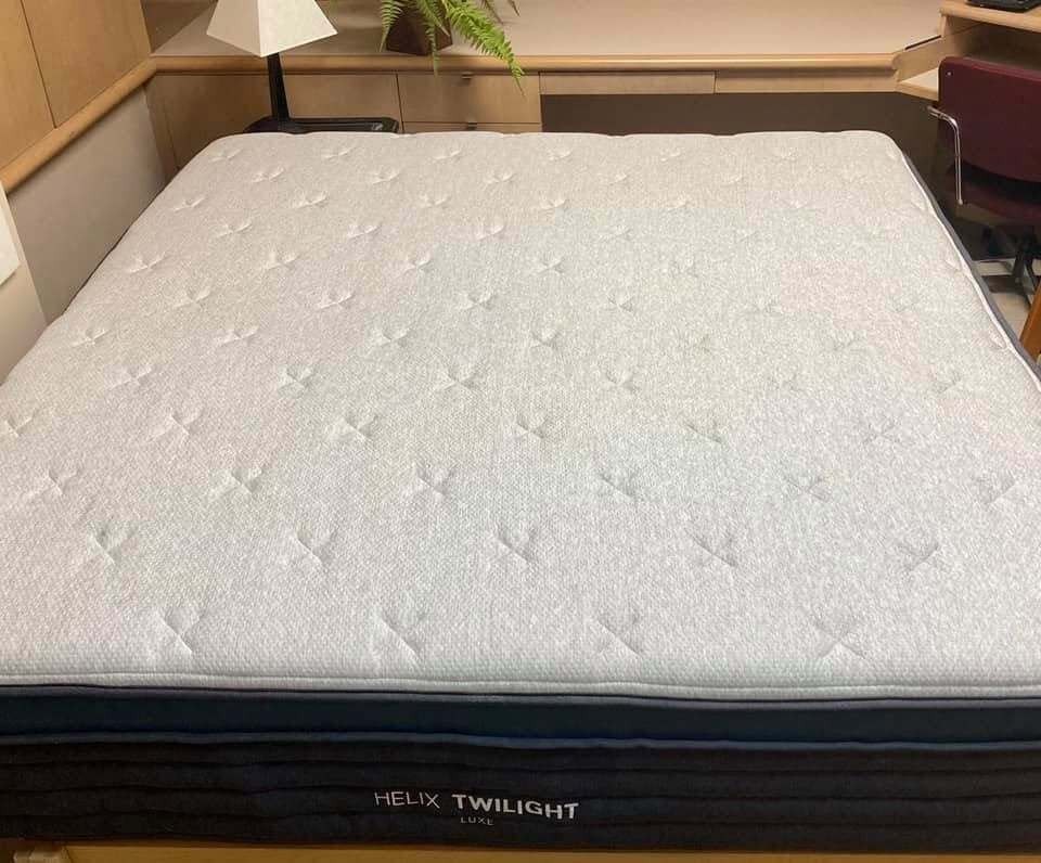 Helix Luxe Twilight, Queen, Perfect Condition