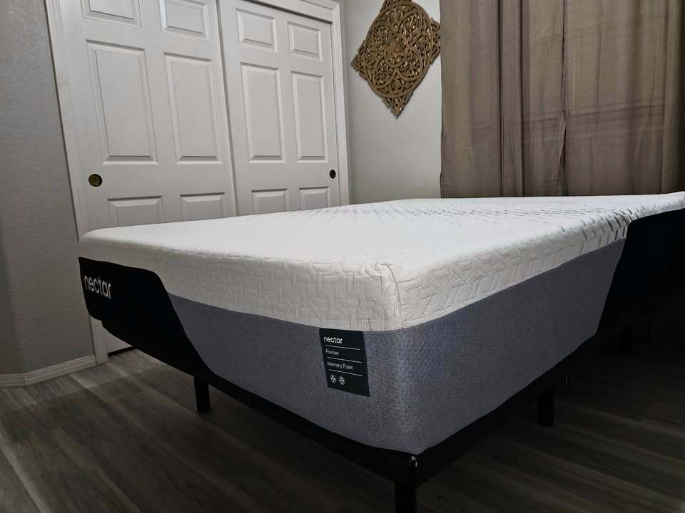 Nectar Premier Memory Foam, Queen, Perfect Condition