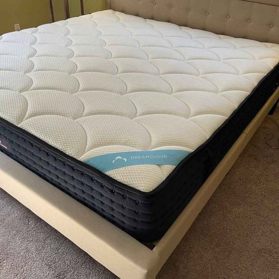 DreamCloud Premier Hybrid, Queen, Perfect Condition