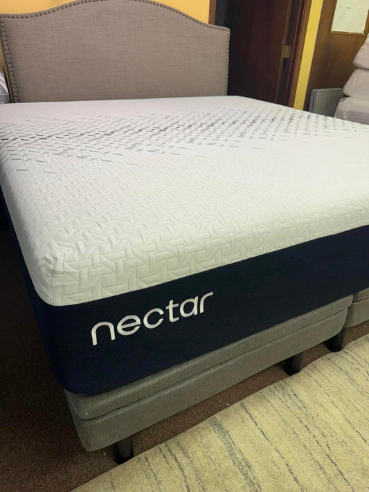 Nectar Luxe Hybrid, Queen, Like New, Perfect Condition