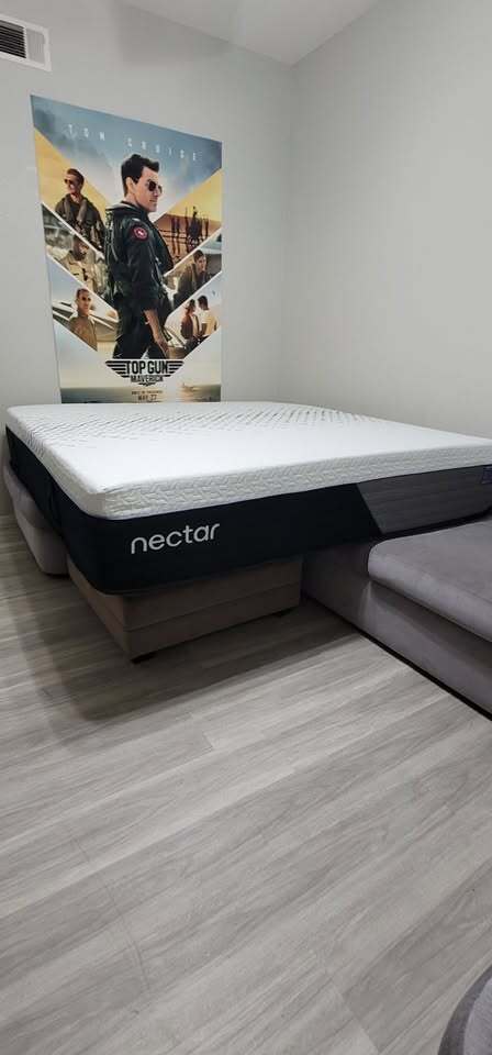 Nectar Luxe Hybrid, Queen, Perfect Condition