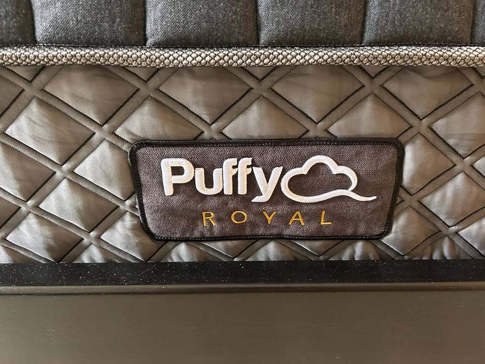 Puffy Royal Hybrid Mattress, King, Perfect Condition