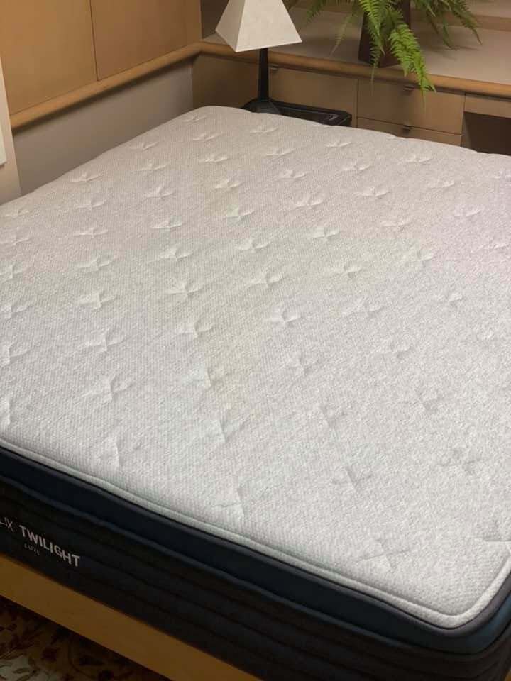 Helix Luxe Twilight, Queen, Perfect Condition