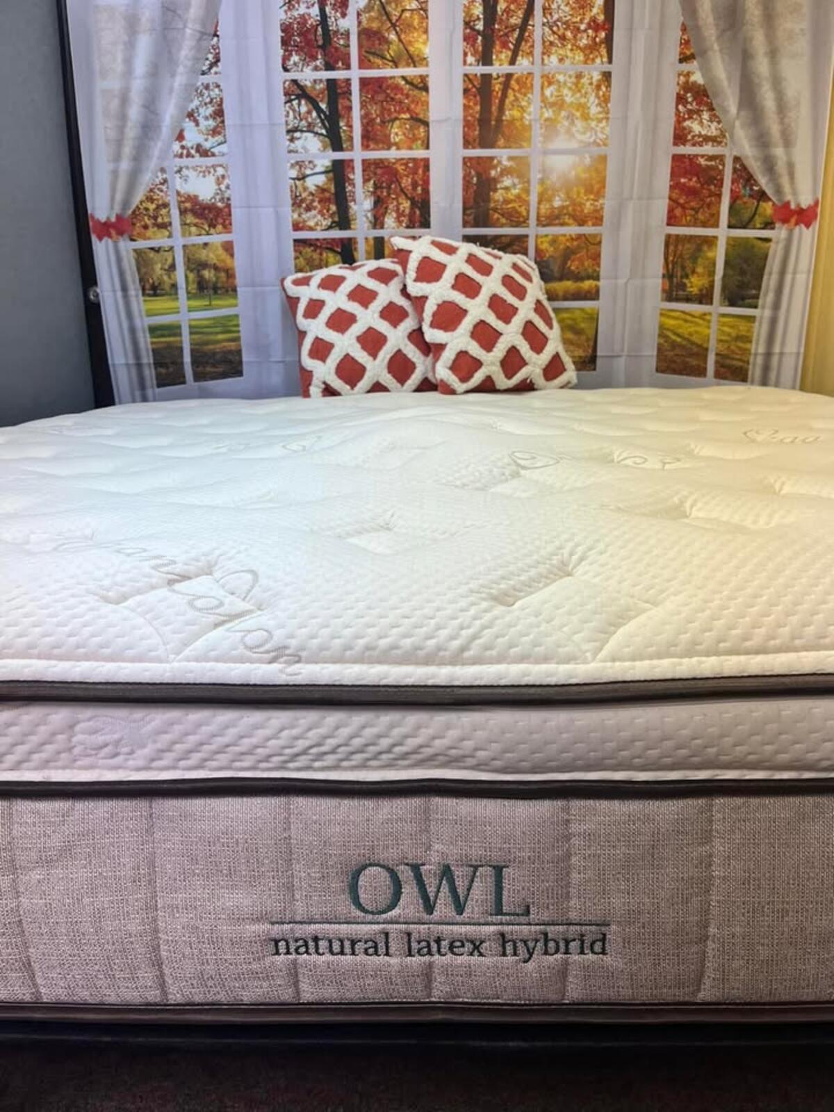 Nest Bedding Owl Natural Latex Hybrid, Queen, Perfect Condition