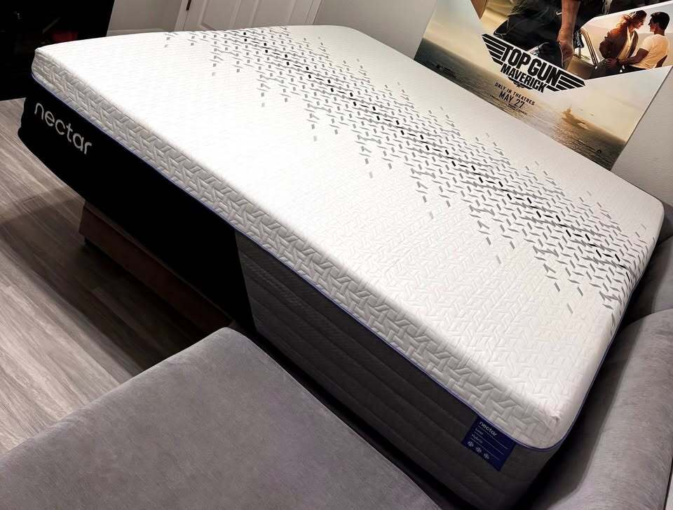 Nectar Luxe Hybrid, King, Like New