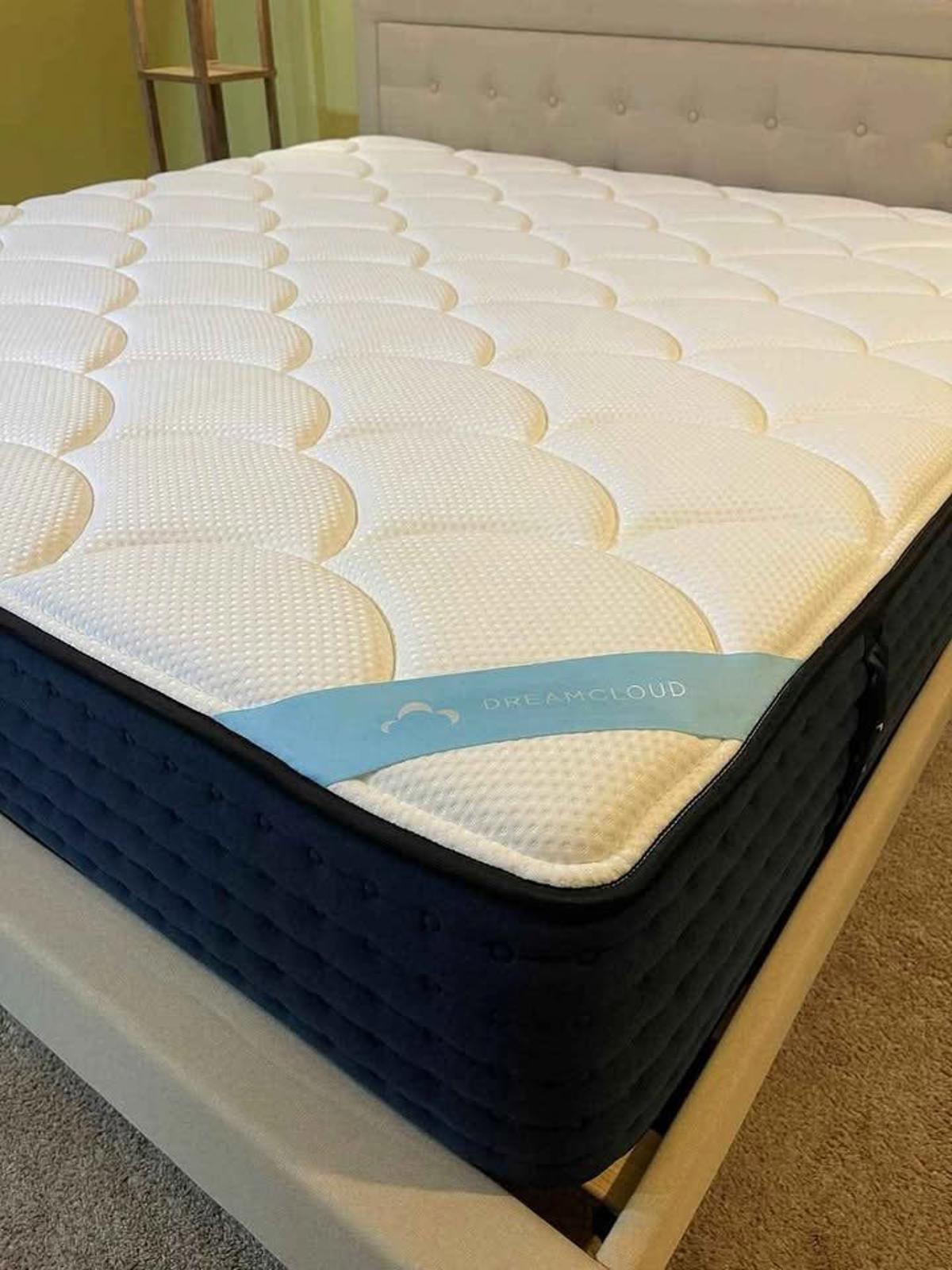 DreamCloud Premier Memory Foam Mattress, King, Like New,