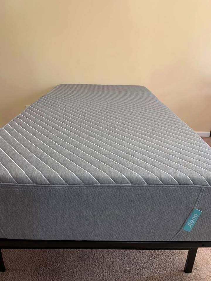 Siena 14ˮ Signature Hybrid Mattress, Twin, Perfect Condition