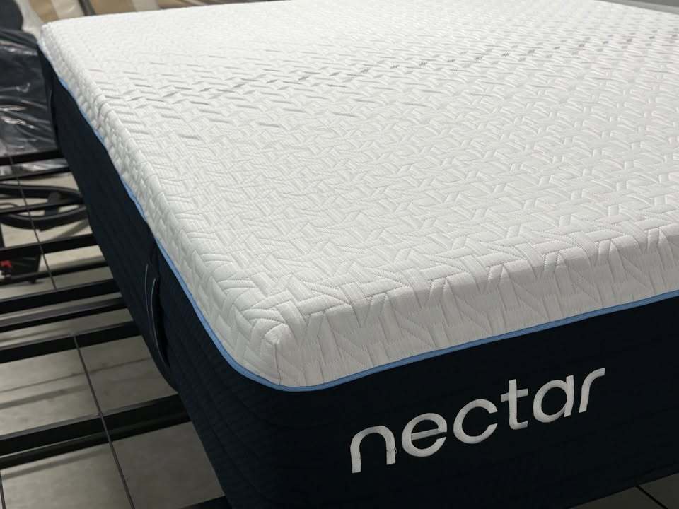 Nectar Classic Hybrid with NectarCool Tech, Twin XL, Perfect Condition