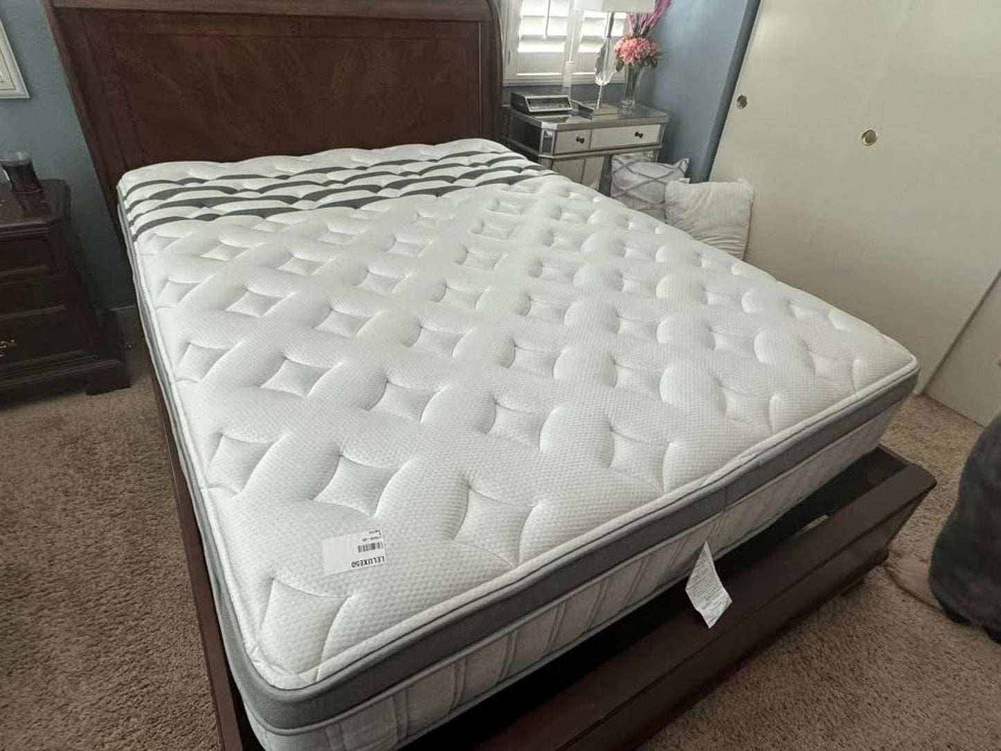 Leesa Sapira Chill Hybrid Mattress, Queen, Medium-Firm, Like New