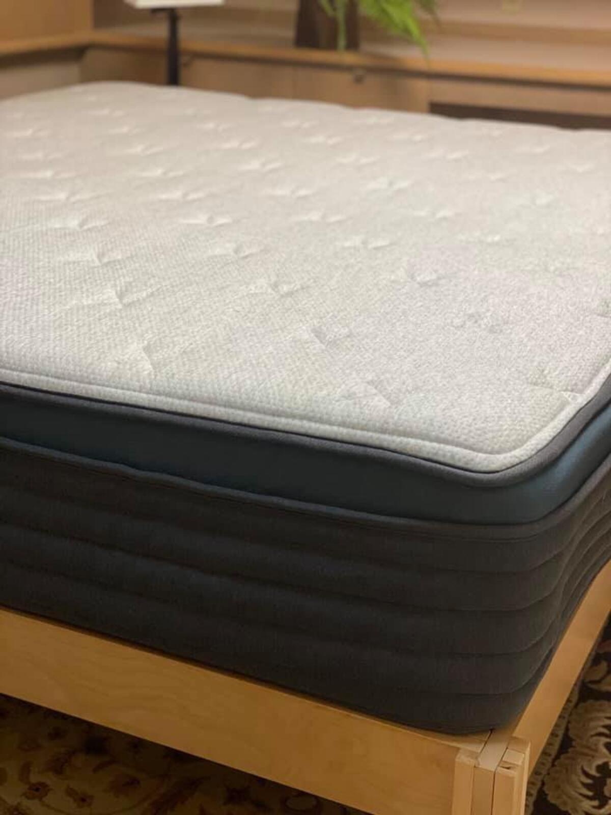 Helix Luxe Twilight, King, Perfect Condition