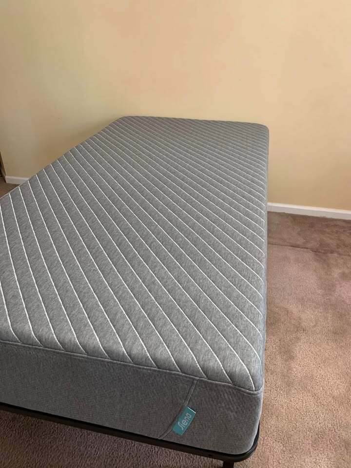 Siena 14ˮ Signature Memory Foam Mattress, Twin, Perfect Condition