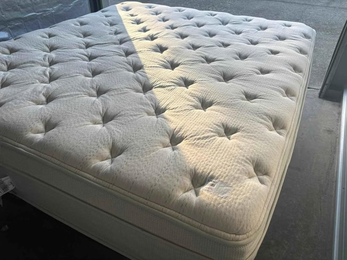 Leesa Natural Hybrid Mattress, Full, Like New,