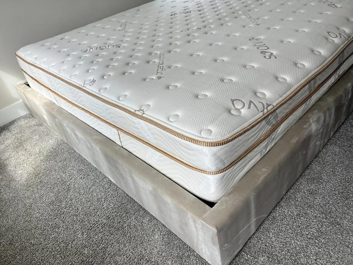Saatva Classic Mattress, Luxury Firm, 14.5", Queen, Like New