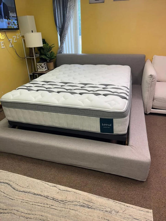 Leesa Legend Chill Hybrid Mattress, Queen, Like New, Perfect Condition