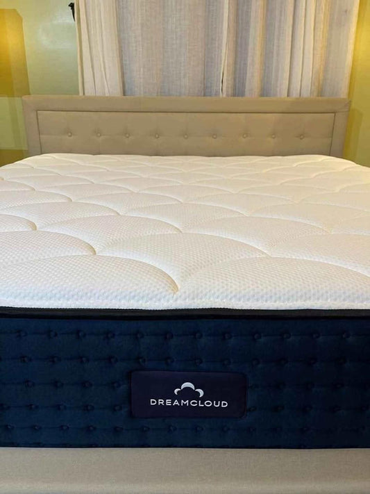 DreamCloud Premier Memory Foam Mattress, King, Like New,