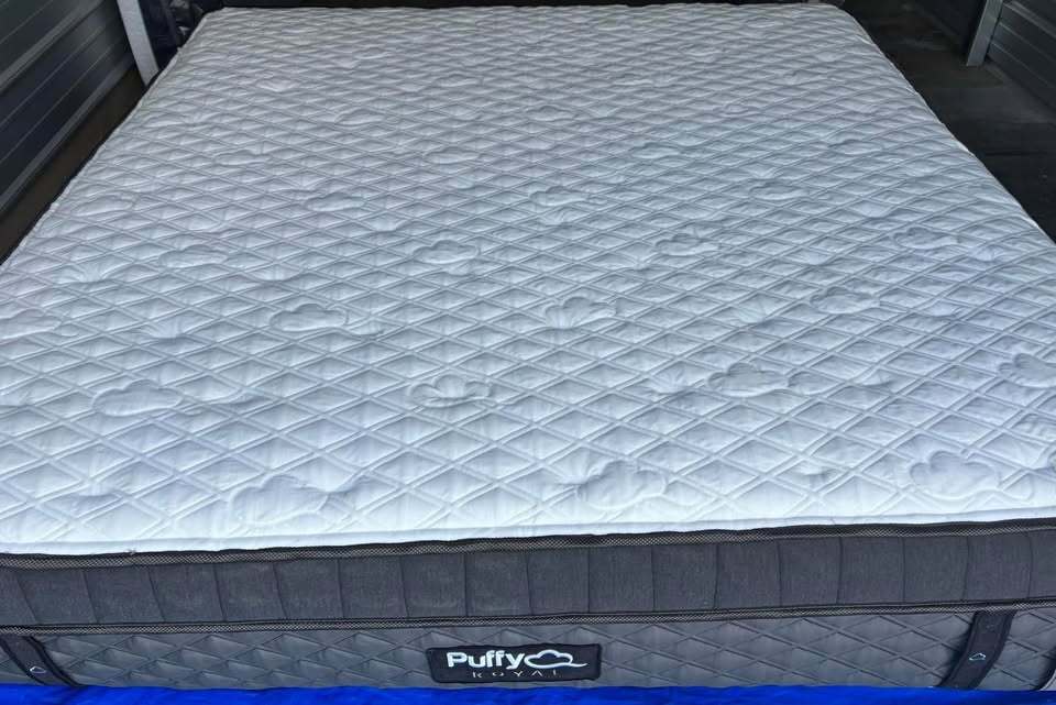Puffy Royal Hybrid Mattress, King, Perfect Condition