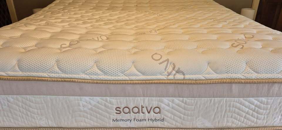Saatva Memory Foam Hybrid Mattress, King, Perfect Condition