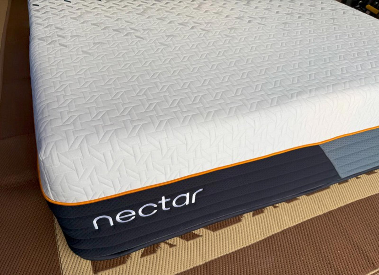 Nectar Ultra Hybrid, Queen, Like New