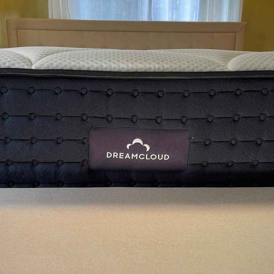 DreamCloud Premier Hybrid, Queen, Perfect Condition