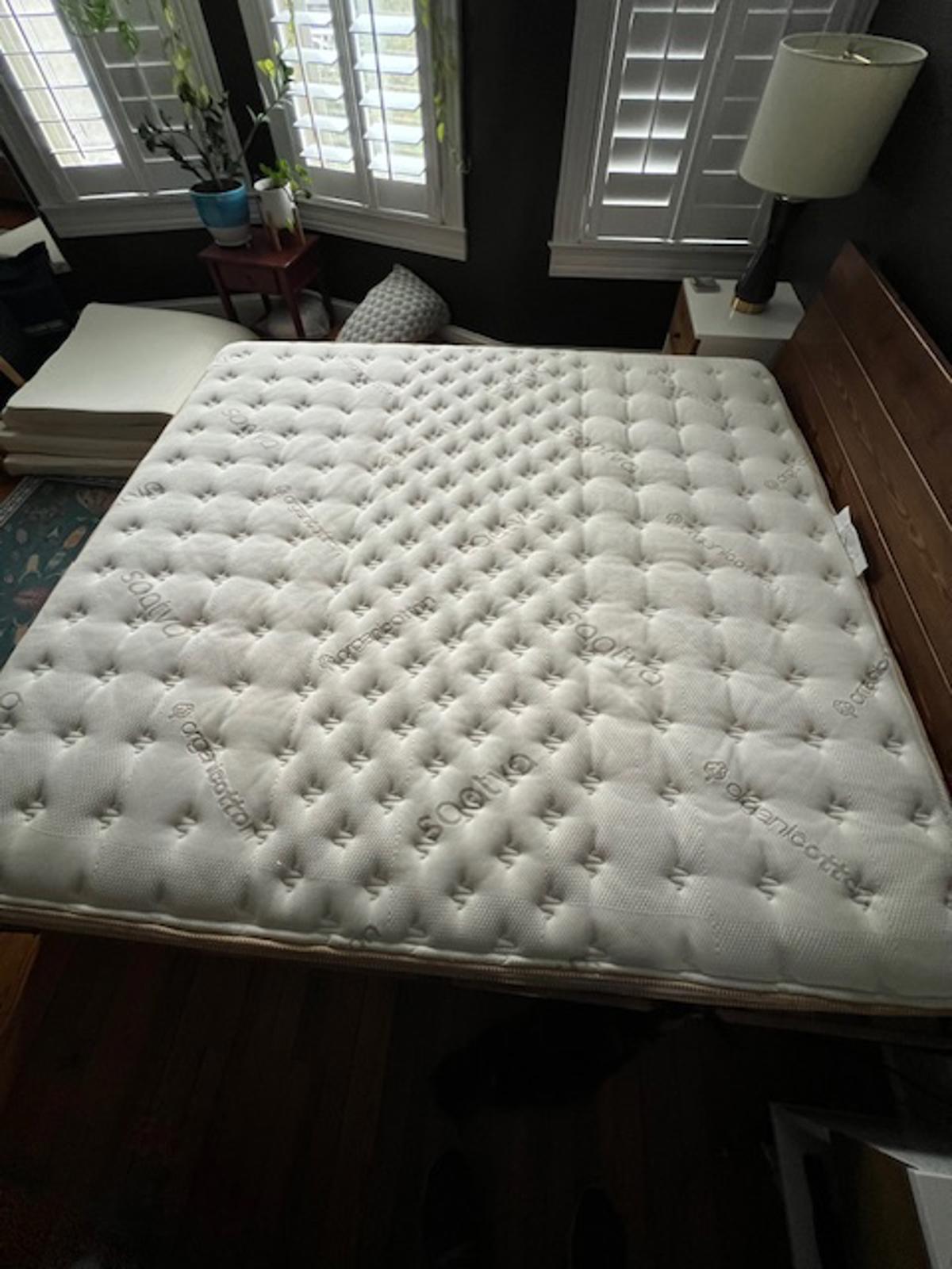 Saatva Classic Mattress, Luxury Firm, 11.5", King, Like New, Perfect Condition