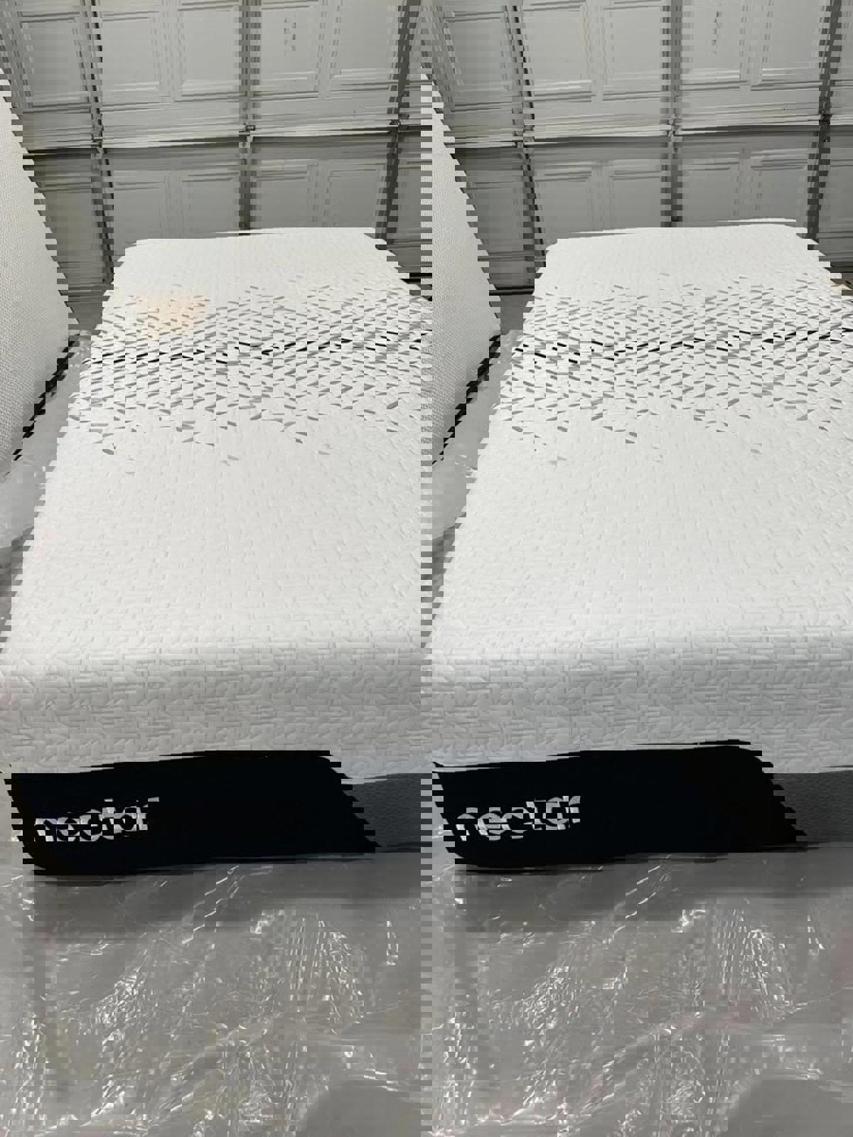 Nectar Memory Foam Mattress, Queen, Like New, Perfect Condition