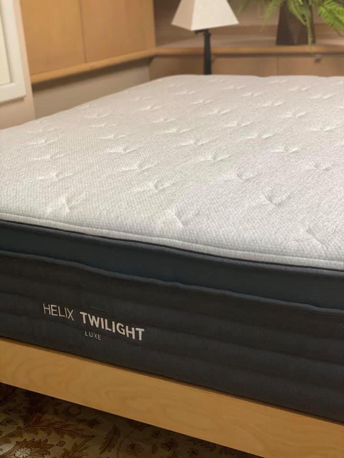 Helix Luxe Twilight, King, Perfect Condition