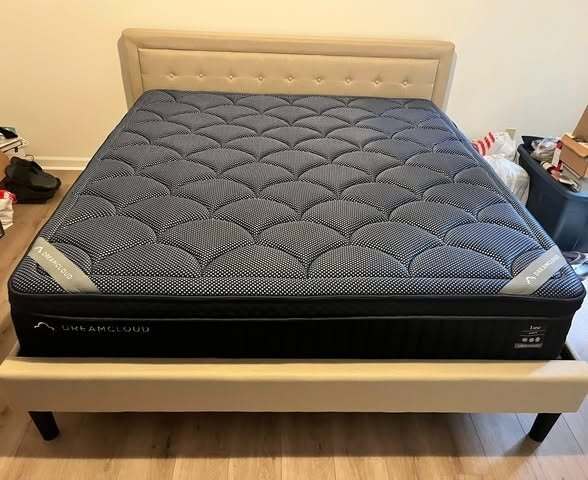 DreamCloud Luxe Hybrid Mattress, King, Perfect Condition
