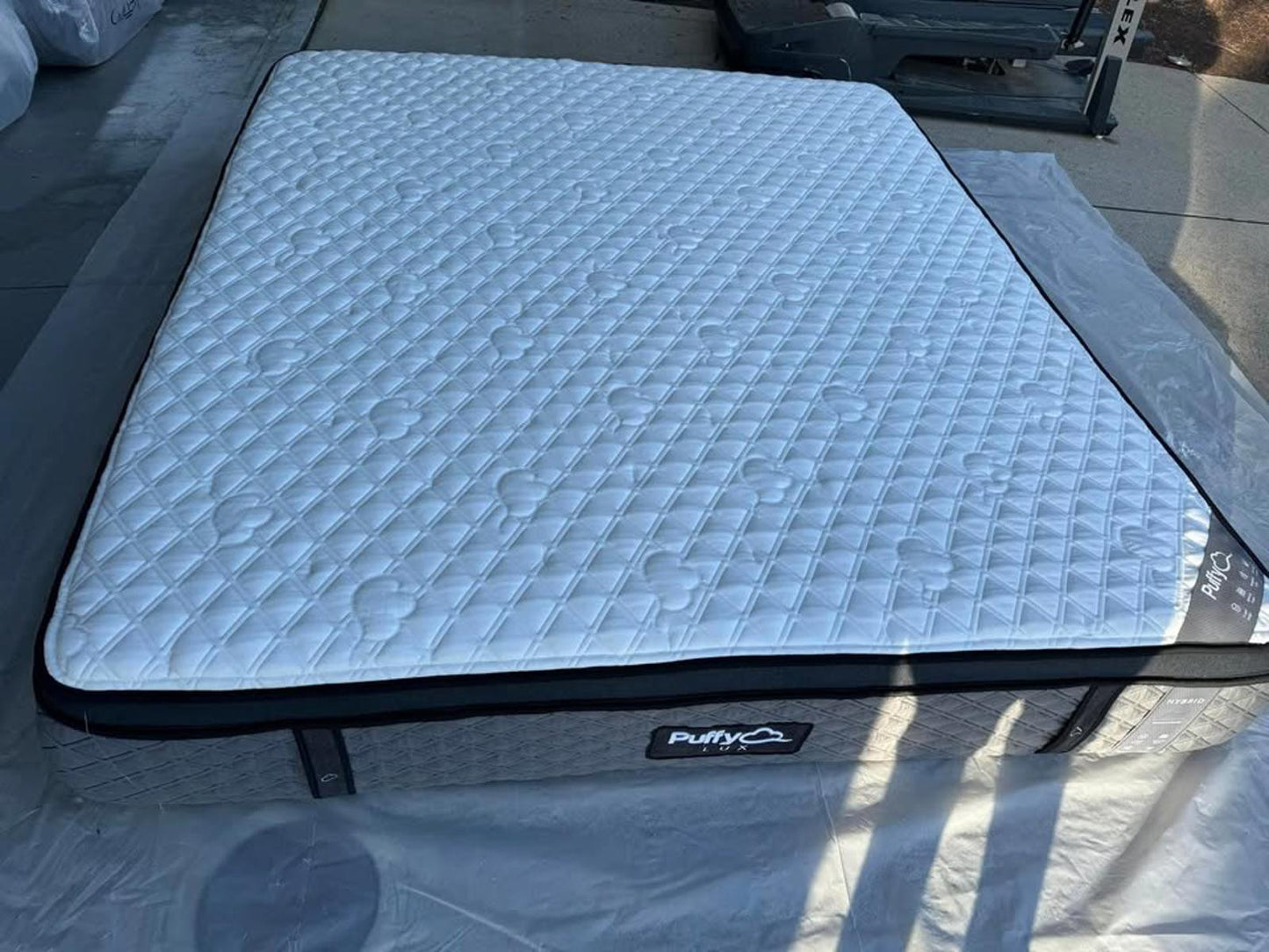 Puffy Lux Hybrid Mattress, Queen, Like New