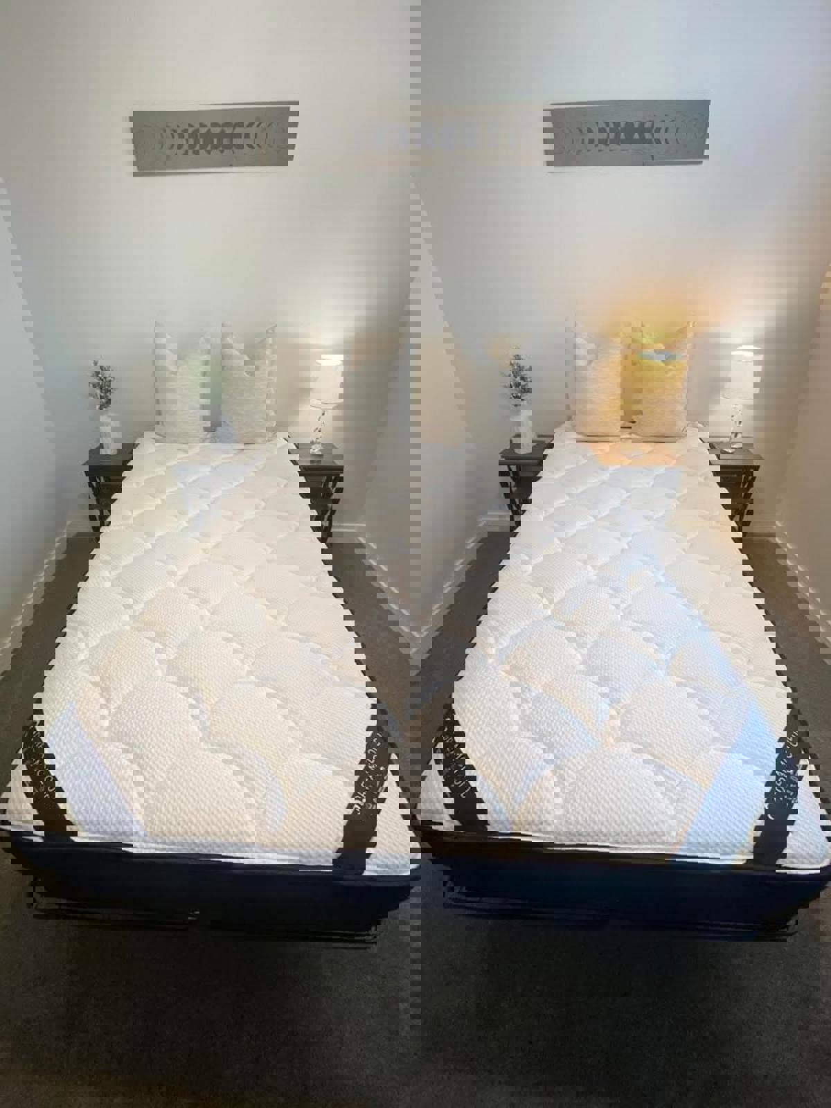 DreamCloud Classic Hybrid, Queen, Like New, Perfect Condition