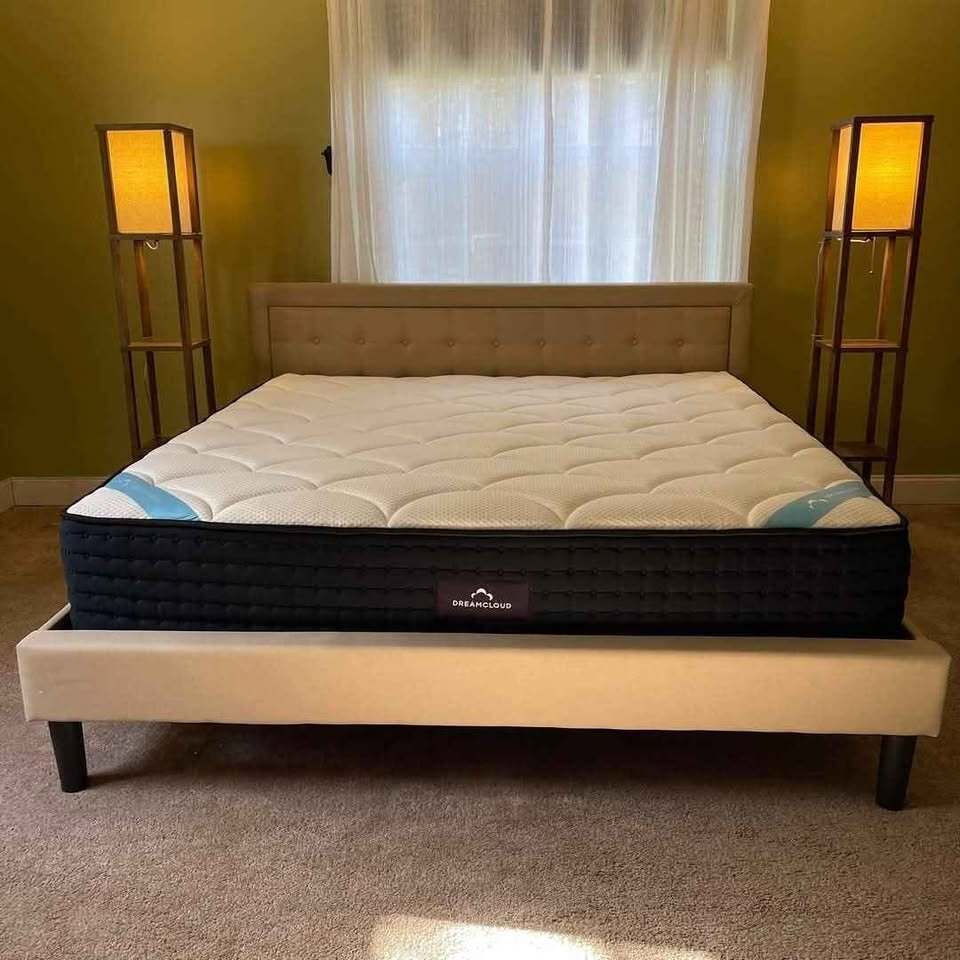 DreamCloud Premier Hybrid, Queen, Perfect Condition