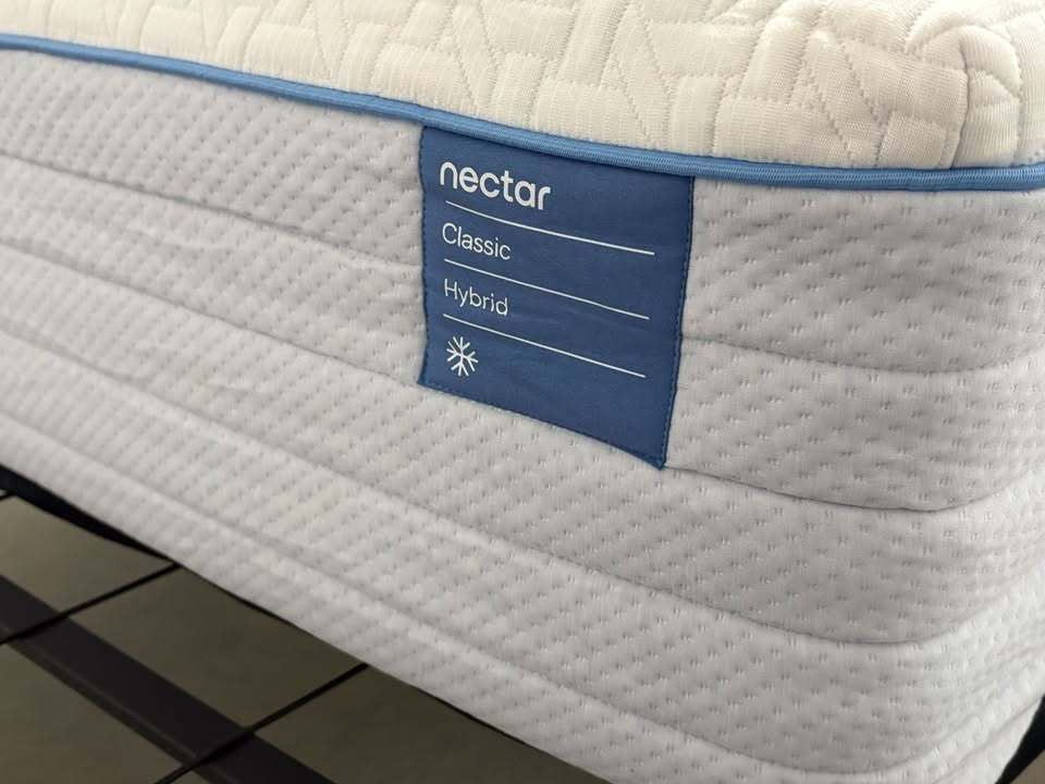 Nectar Classic Hybrid with NectarCool Tech, Twin XL, Perfect Condition