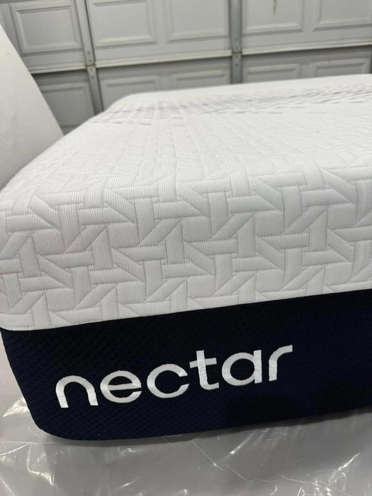 Nectar Memory Foam Mattress, Queen, Like New, Perfect Condition