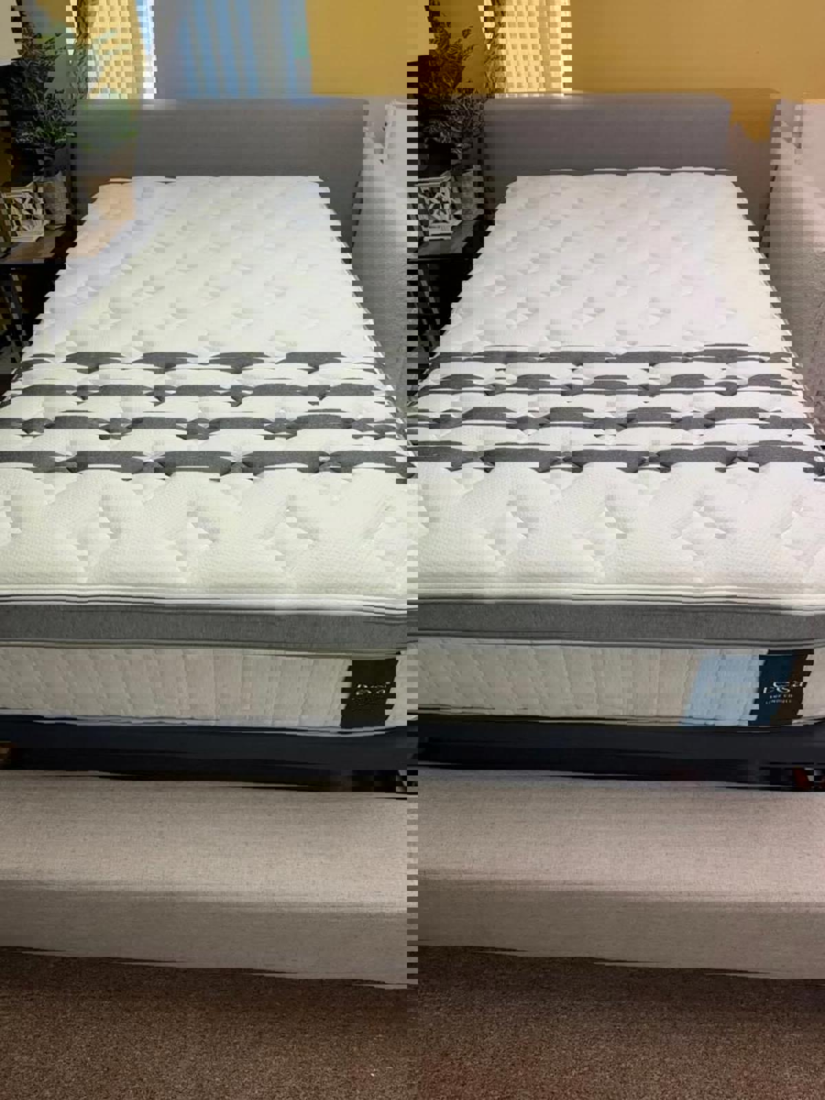 Leesa Legend Chill Hybrid Mattress, Queen, Like New, Perfect Condition