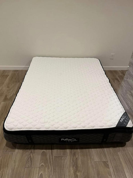 Puffy Lux Hybrid Mattress, Queen, Like New