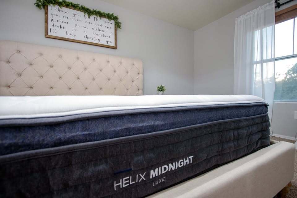Helix Luxe Midnight, Full, Perfect Condition