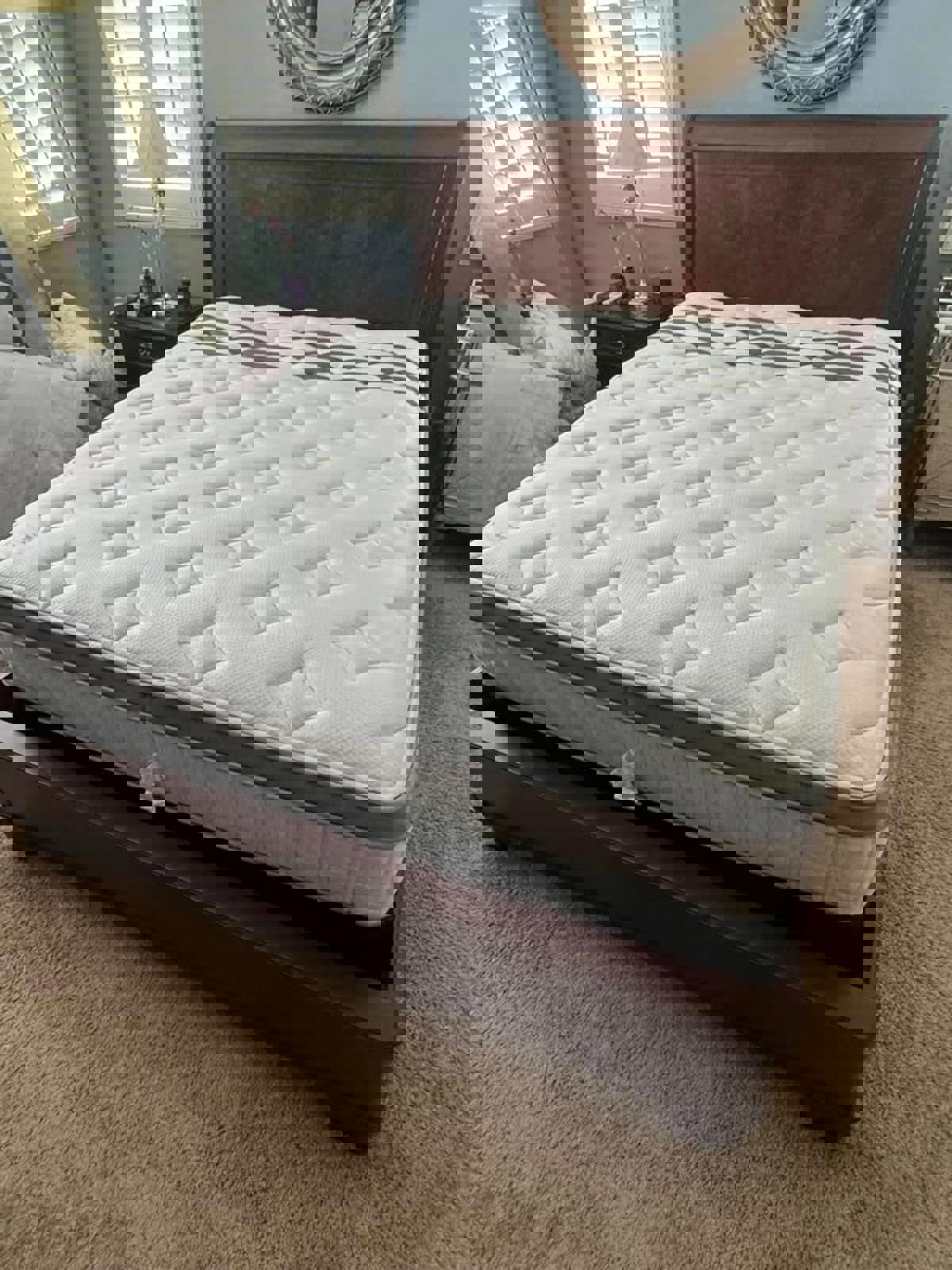 Leesa Sapira Chill Hybrid Mattress, Queen, Medium-Firm, Like New