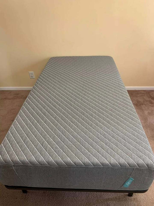 Siena 14ˮ Signature Memory Foam Mattress, Twin, Perfect Condition