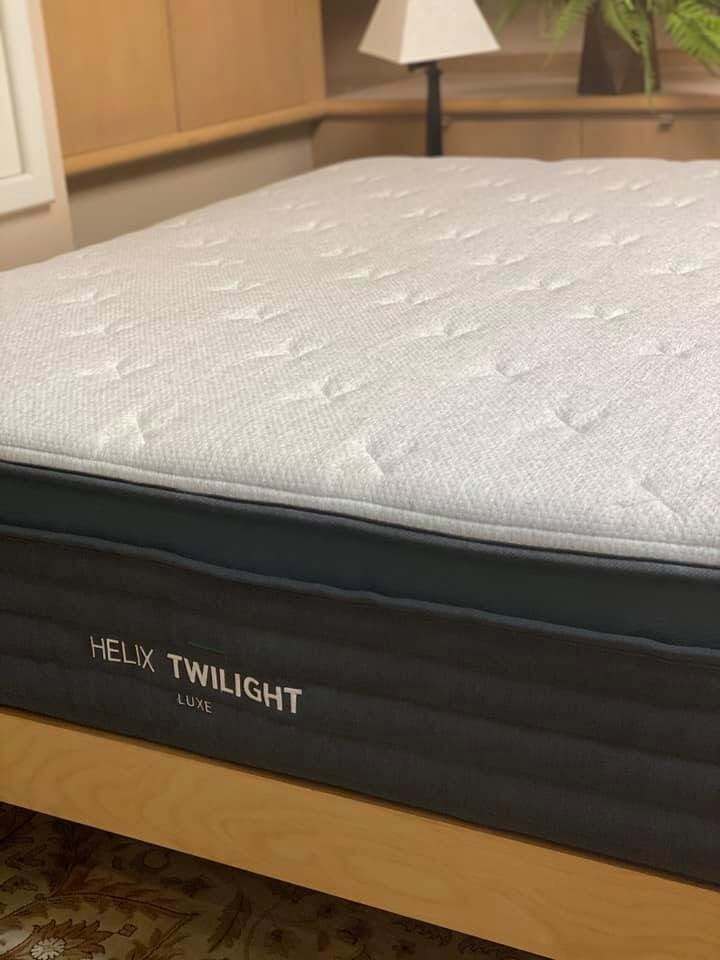 Helix Luxe Twilight, Queen, Perfect Condition