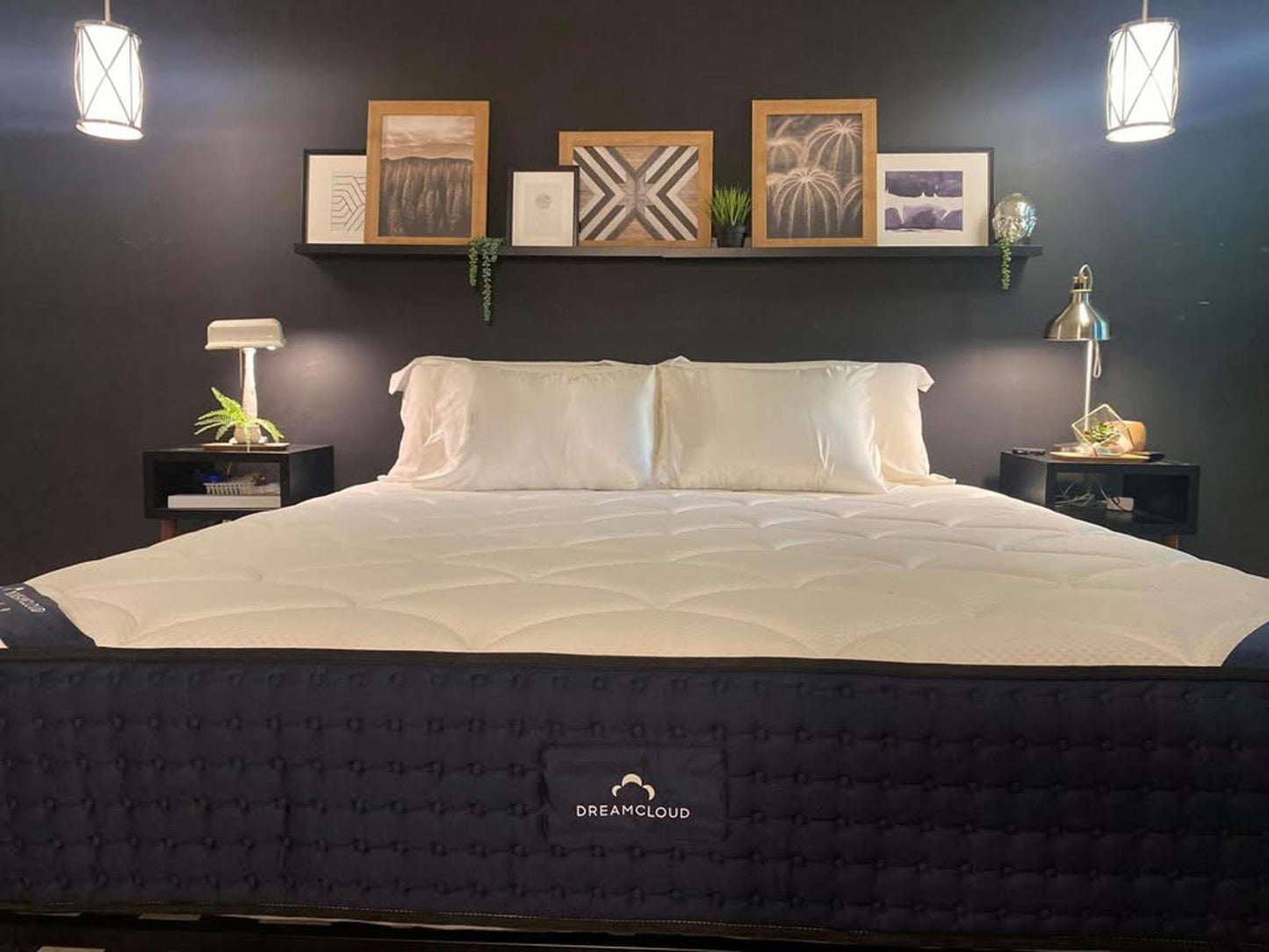 DreamCloud Classic Hybrid, Queen, Like New, Perfect Condition