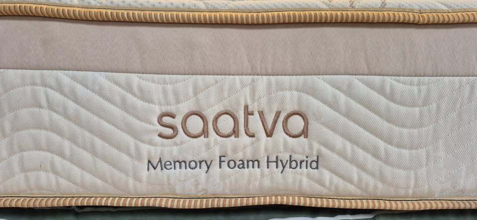Saatva Memory Foam Hybrid Mattress, King, Perfect Condition