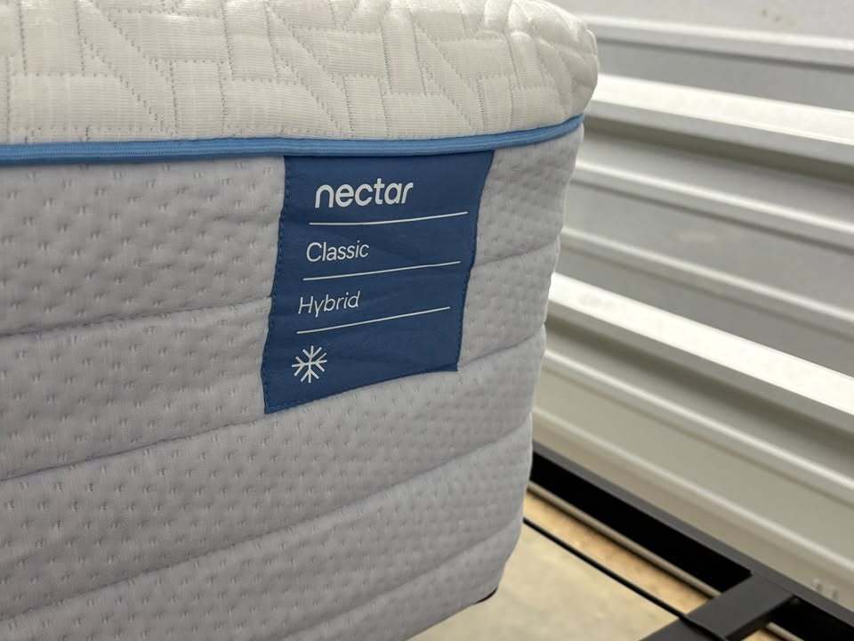 Nectar Classic Hybrid with NectarCool Tech, Twin XL, Perfect Condition