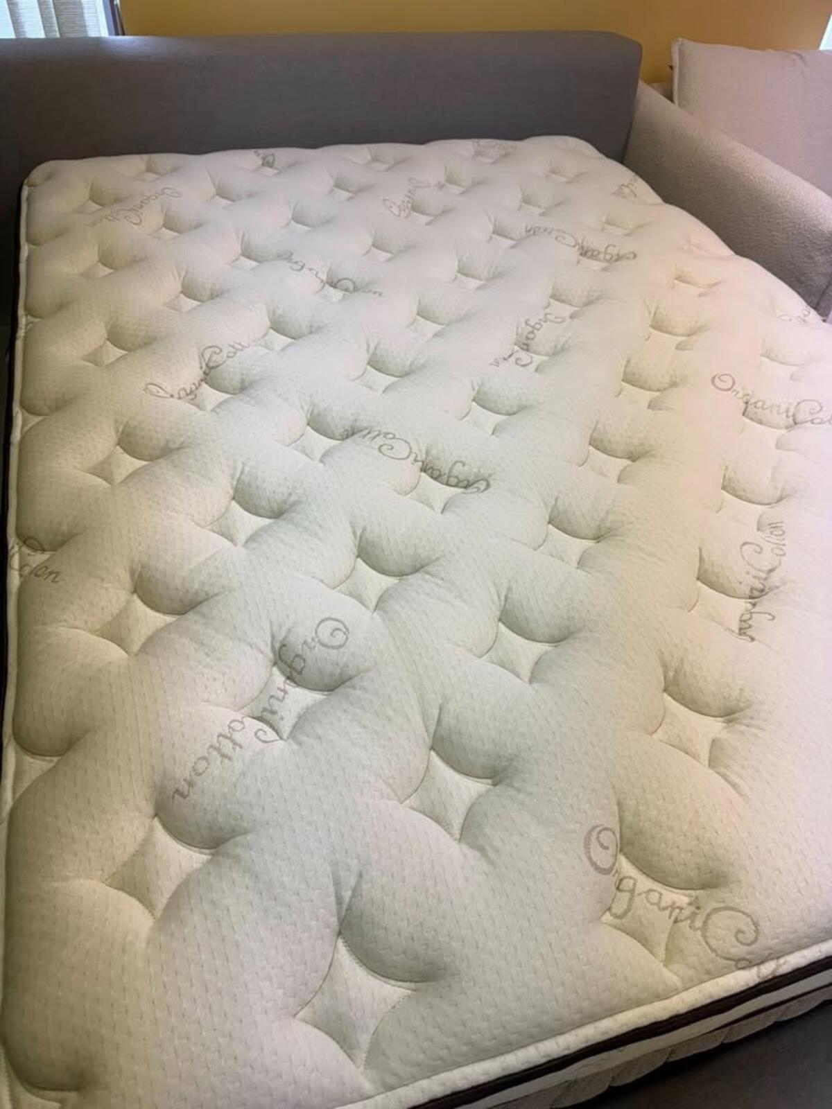 Nest Bedding Owl Natural Latex Hybrid, Queen, Perfect Condition