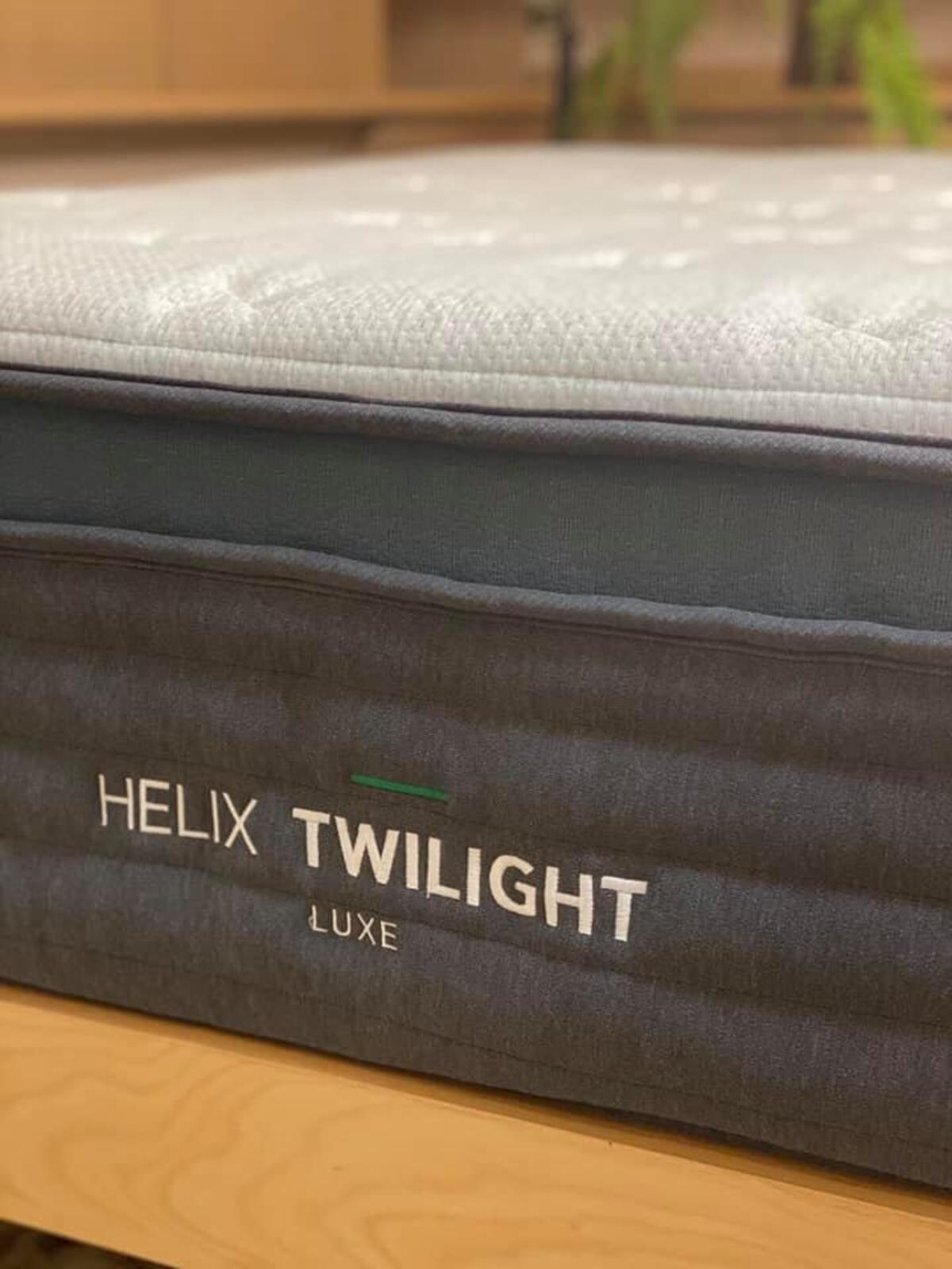 Helix Luxe Twilight, King, Perfect Condition