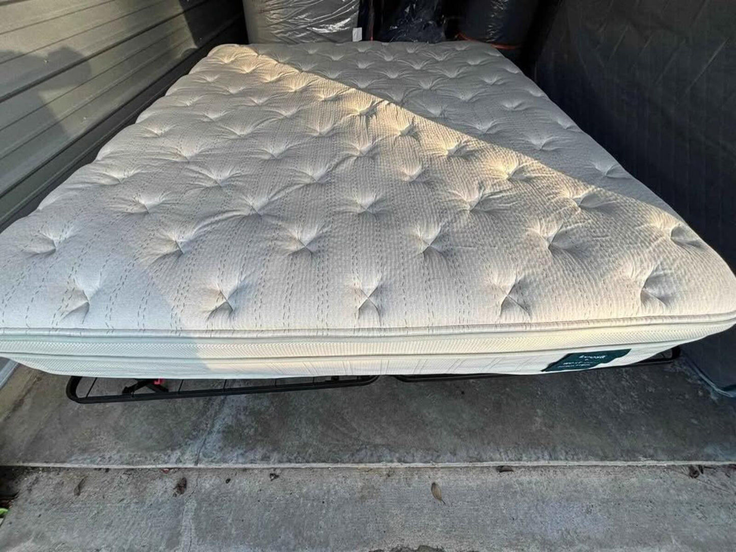 Leesa Natural Hybrid Mattress, Full, Like New,